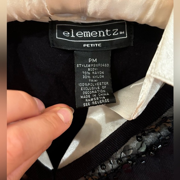 Black sweater with silky cream collar - Picture 8 of 8